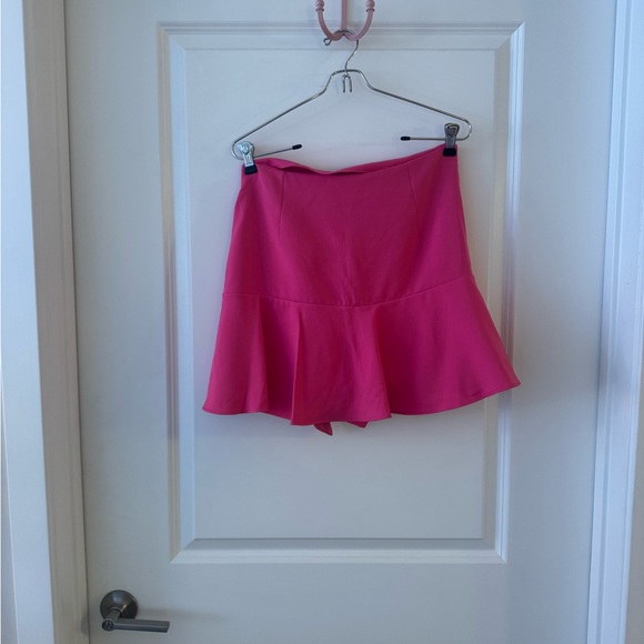 ZARA SKORT WITH BOW Fuchsia SIZE XL
| 3666/222 - Picture 3 of 8